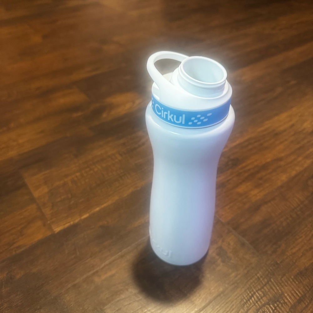 Cirkul White Stainless Steel Water Bottle - 22 oz.